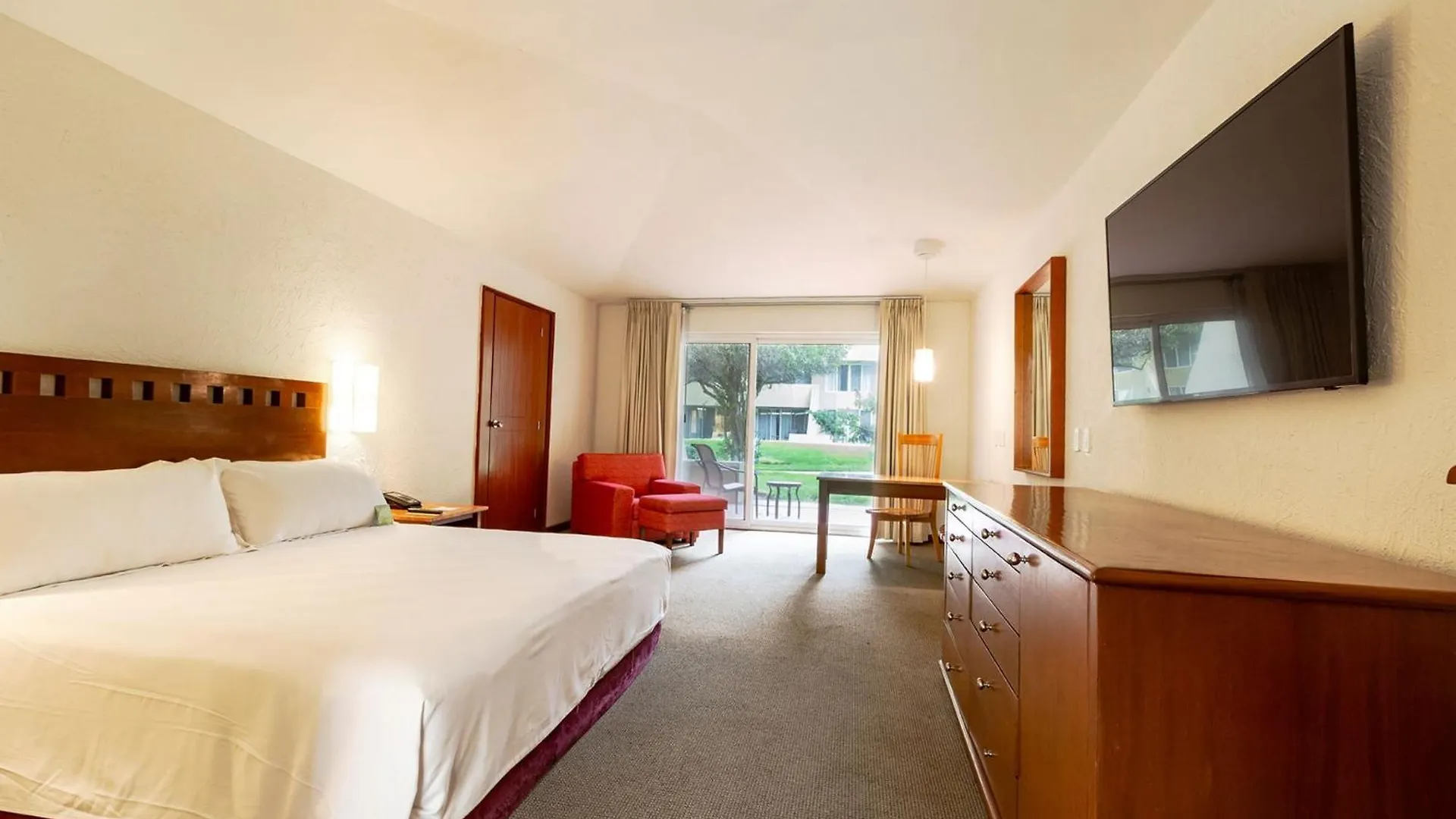 Hotel Camino Real Guadalajara Zapopan 5*,